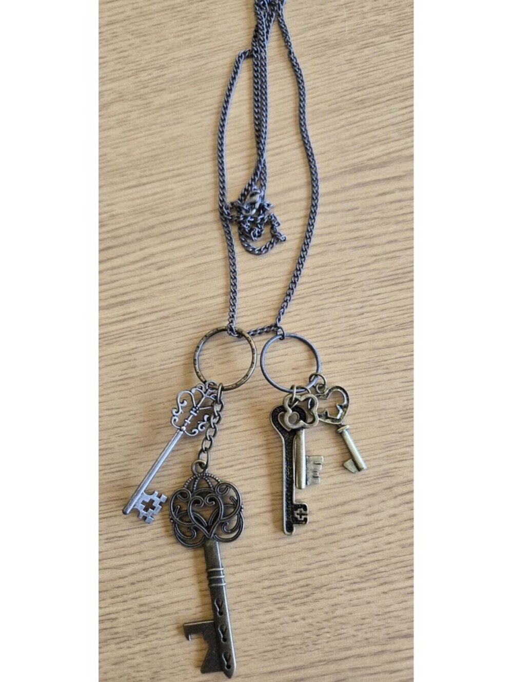 5 Skeleton Keys Necklace 30" Chain. Lobster